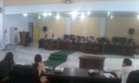 SERIUS: DPRD Minut saat hearing dengan PT. Mearas Soputan Mining (MSM),di ruang rapat DPRD Minut, Rabu (30/03) siang.